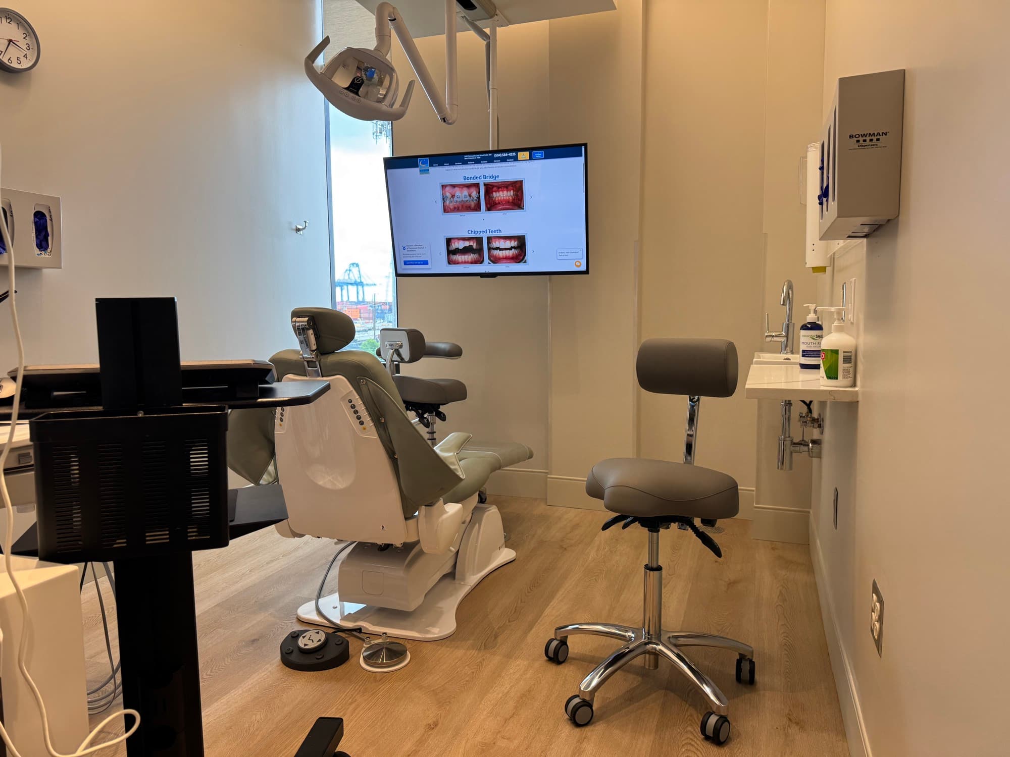A calm, modern treatment room at Camenzuli Dental Excellence